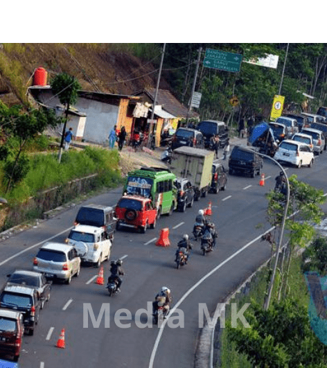 Polda Jabar Terapkan Sistem One Way Sepenggal di Nagreg untuk Urai Kemacetan Arus Mudik