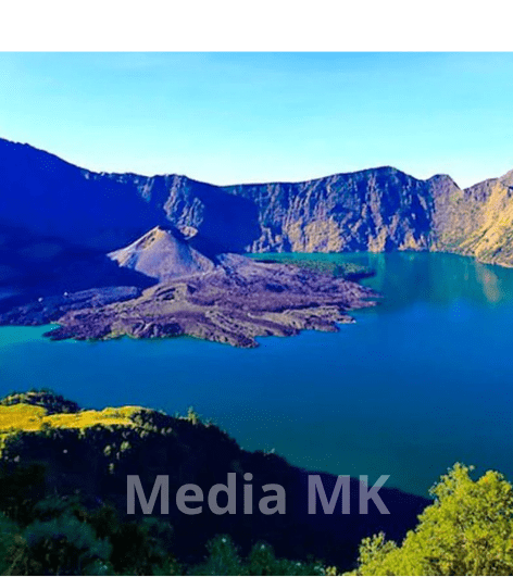 Gunung Rinjani dan Danau Segara Anak