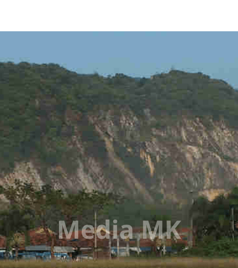 Menjelajah Gunung Kapur Ciampea, Spot Hiking Favorit dengan View Eksotis
