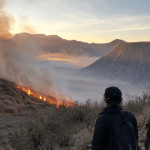 Kebakaran Gunung Bromo Meluas, Dugaan Api Berawal dari Aktivitas Manusia