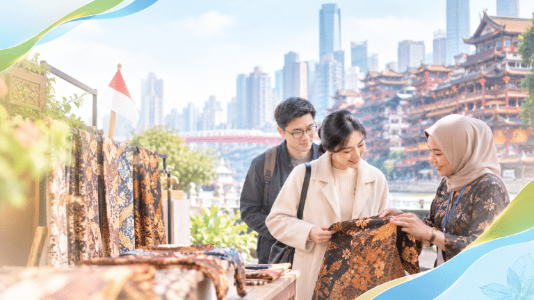 Batik Indonesia Curi Perhatian Wisatawan di Chongqing